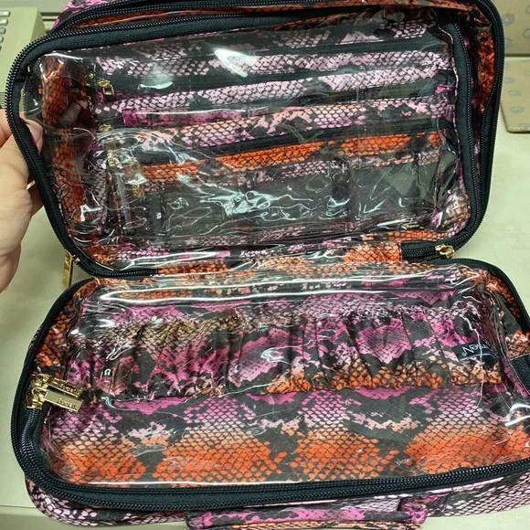 NWT: PURSEN Amour Travel Case